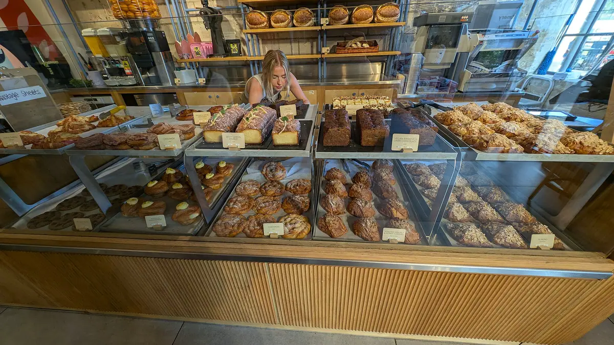 H & R Bakery – bakery in Boston town centre